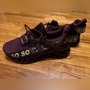 New in box never worn JUST SOSO wine red US women’s 7, EU size 38 shoe